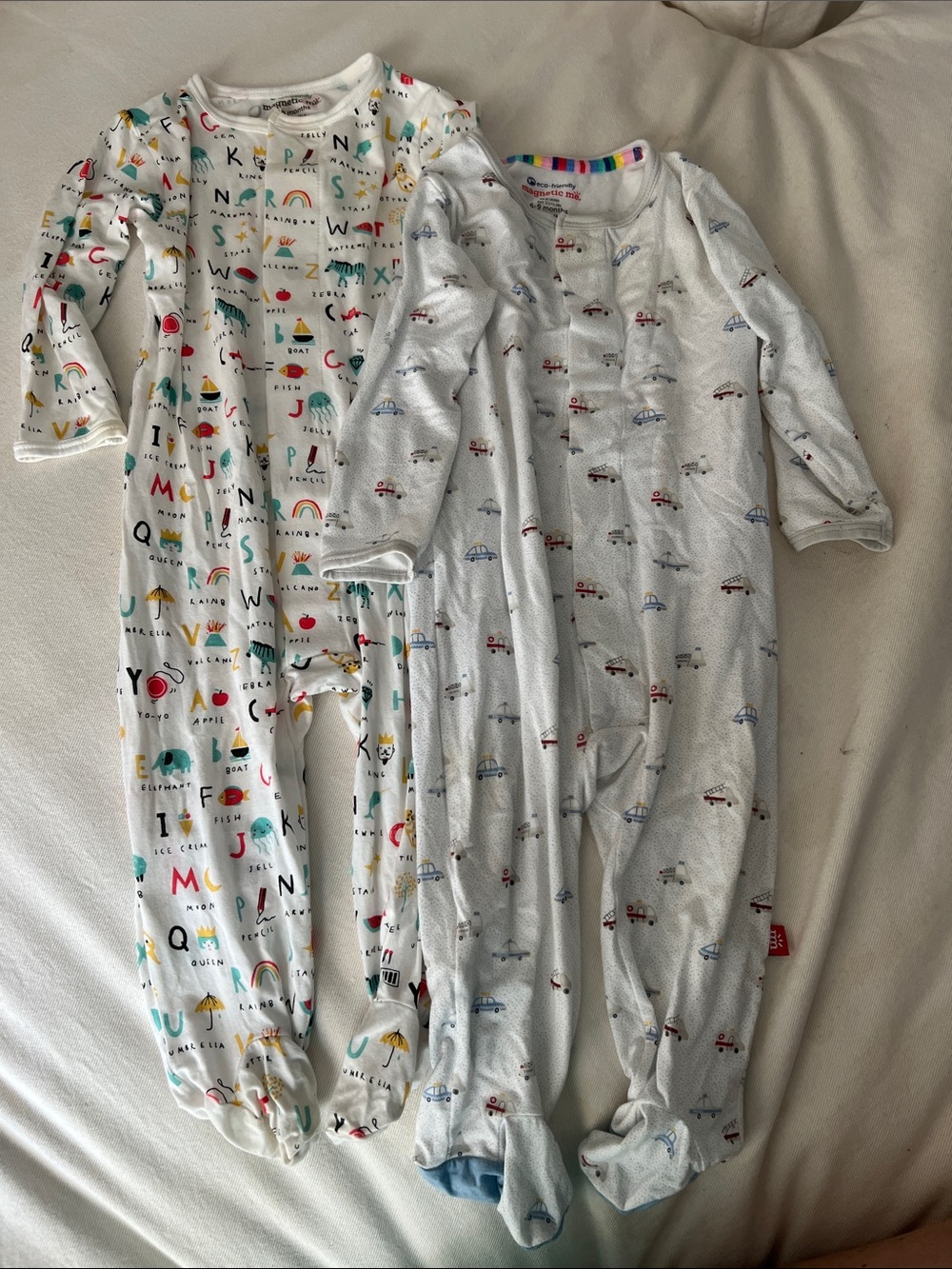 Magnetic Me White Alphabet & Car Print Footies